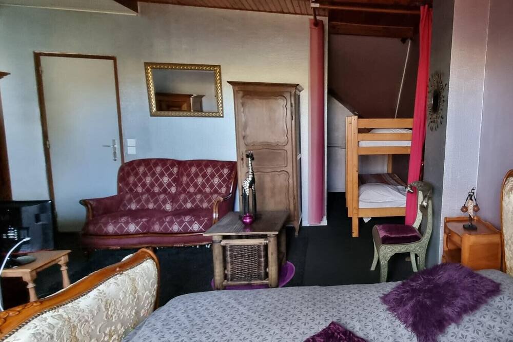 Photo of Bedroom in Hirel