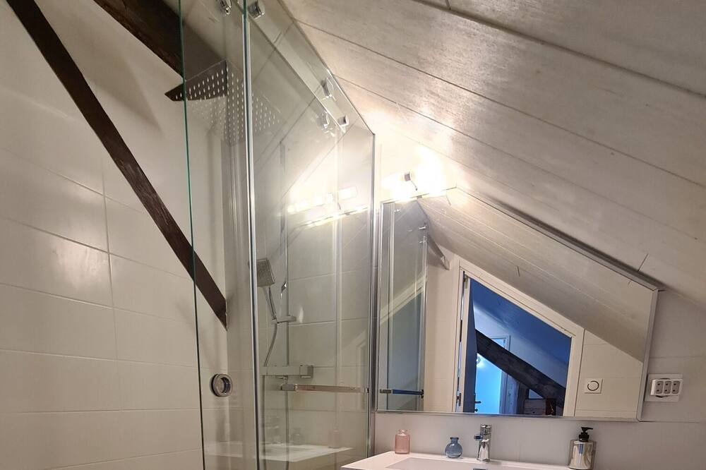 Photo of Bathroom in Presilly