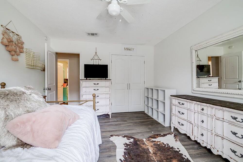 Photo of Bedroom in Montgomery