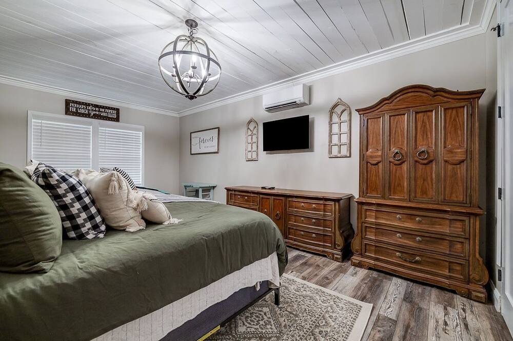 Photo of Bedroom in Montgomery