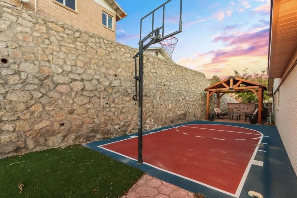 Photo of Outdoor in Mission Hills South