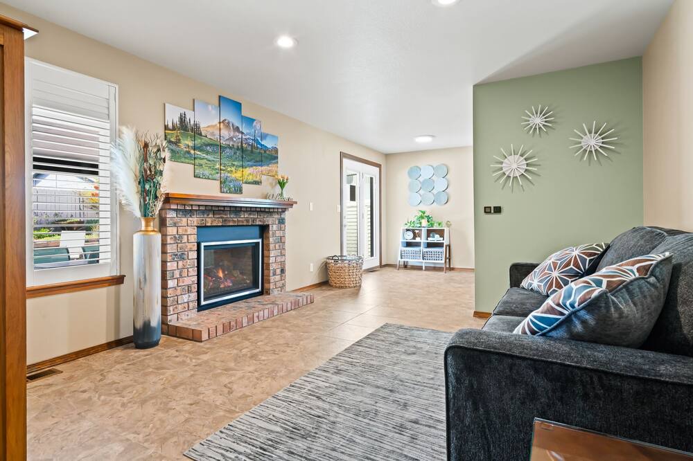 Photo of Livingroom in Brownstown