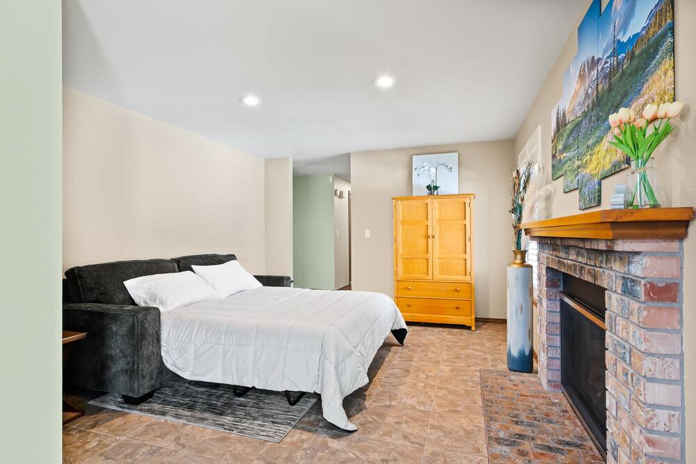 Photo of Bedroom in Brownstown