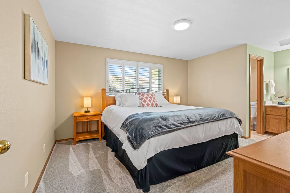 Photo of Bedroom in Brownstown