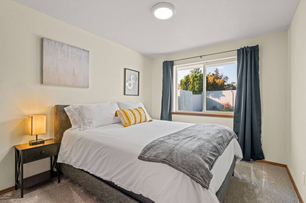 Photo of Bedroom in Brownstown