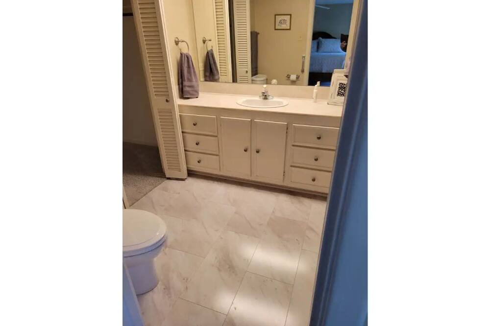Photo of Bathroom in Broadmoor