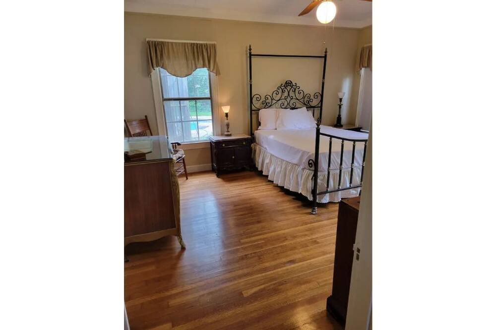 Photo of Bedroom in Broadmoor