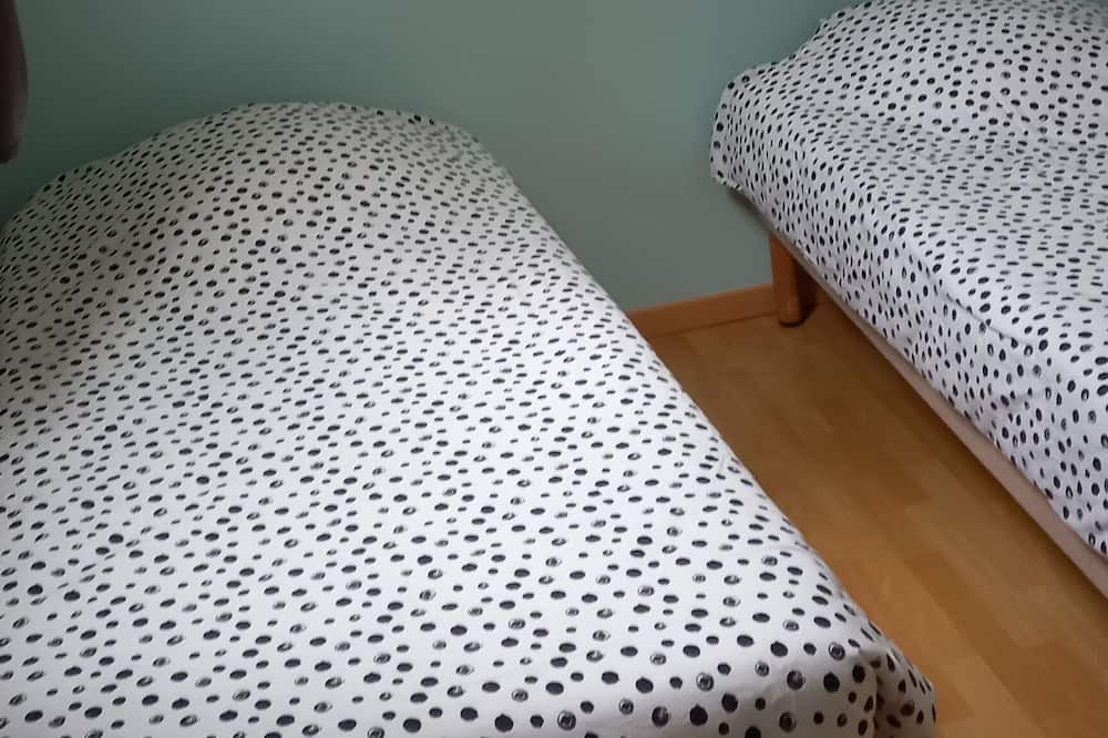 Photo of Bedroom in Arrest