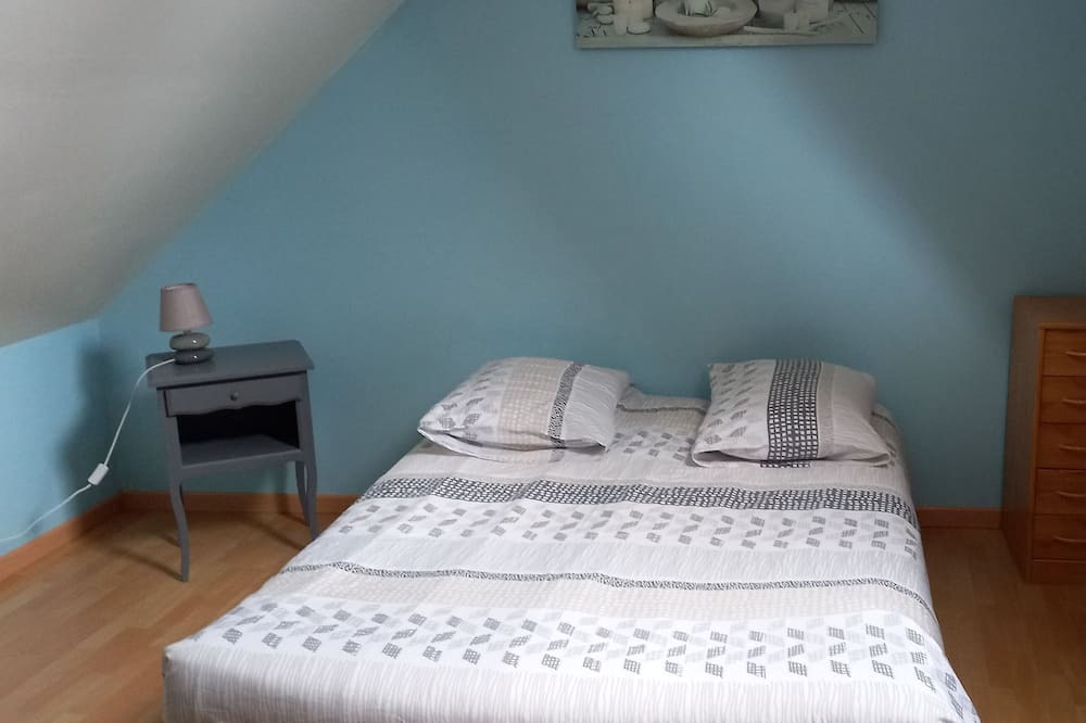 Photo of Bedroom in Arrest