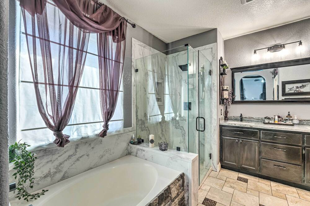 Photo of Bathroom in Regency Park