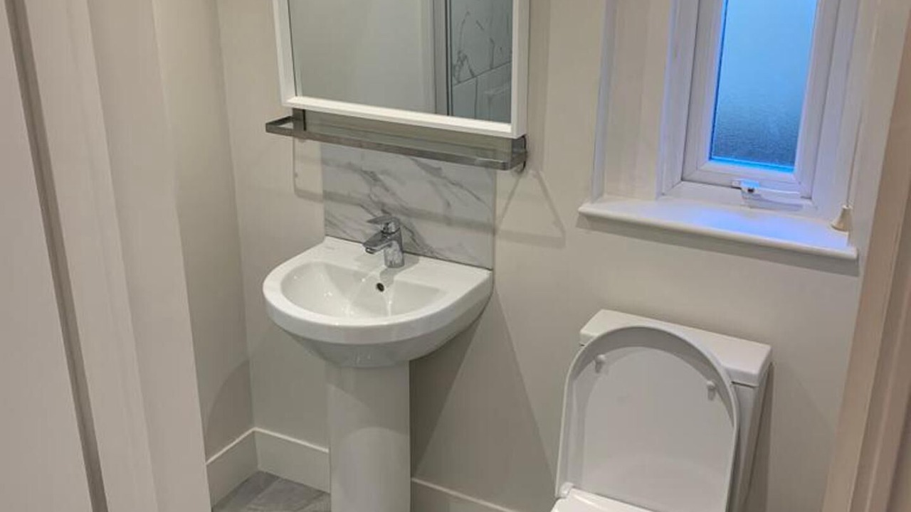 Photo of Bathroom in Oval