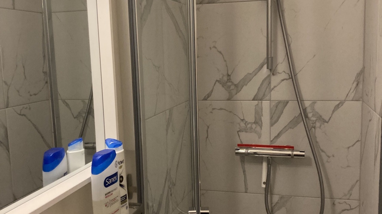 Photo of Bathroom in Oval