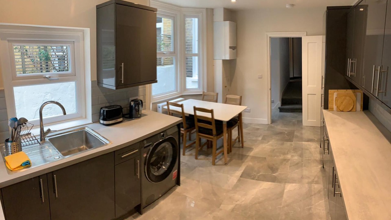 Photo of Kitchen in Oval