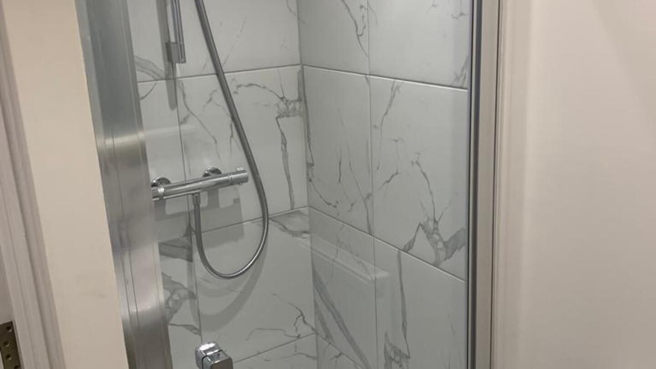 Photo of Bathroom in Oval