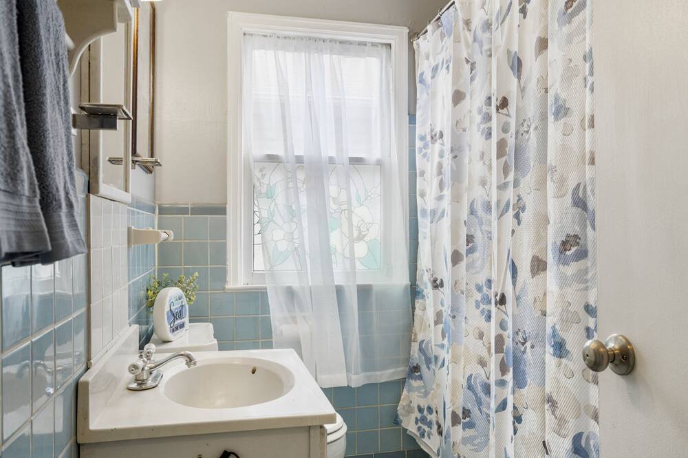 Photo of Bathroom in Cherry Street