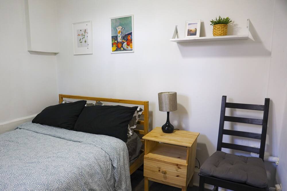 Photo of Bedroom in Oakwood Village