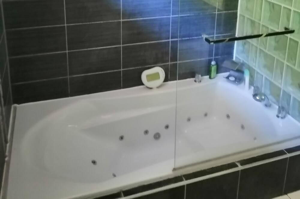 Photo of Bathroom in Morre