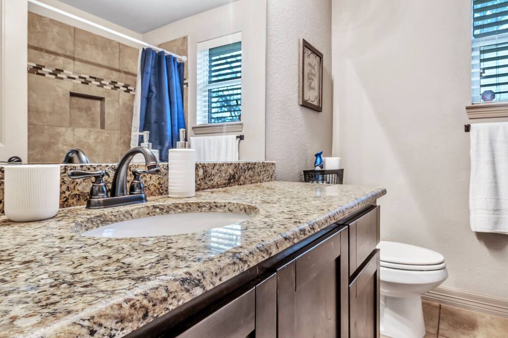 Photo of Bathroom in Rockwall