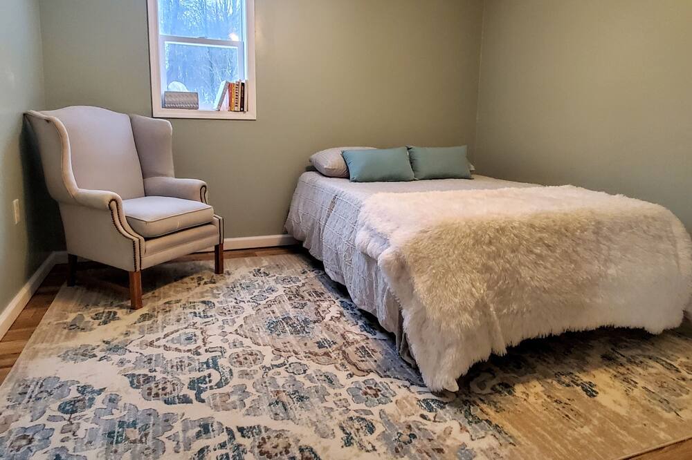 Photo of Bedroom in Salisbury Center