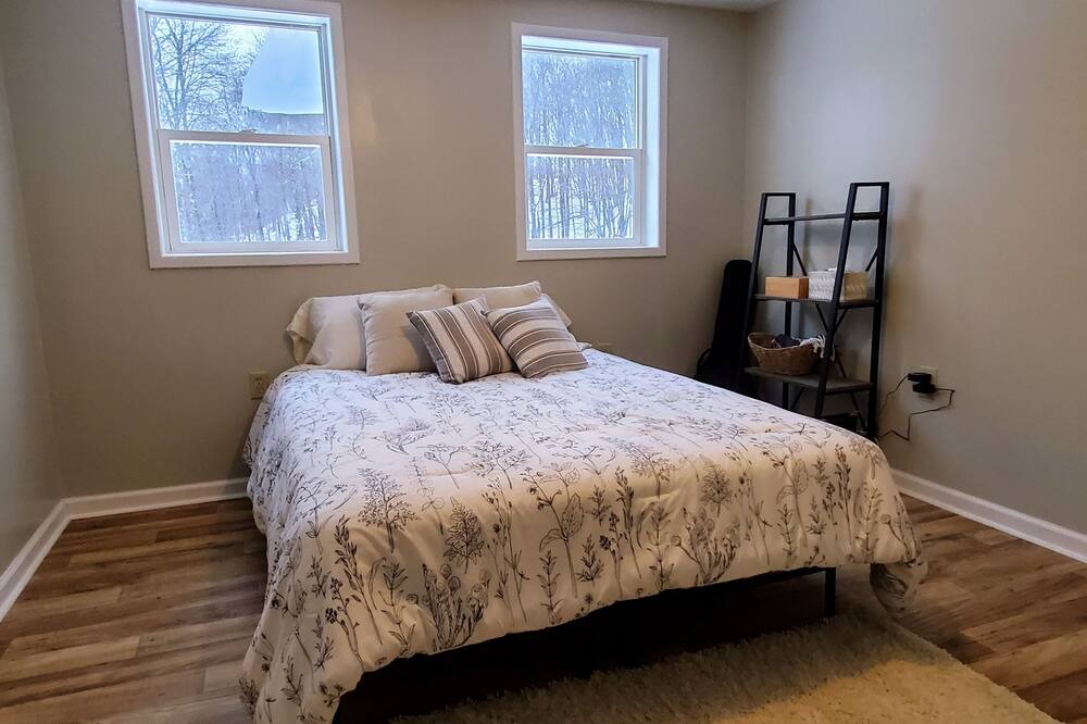 Photo of Bedroom in Salisbury Center