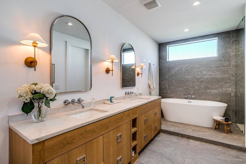 Photo of Bathroom in Knox - Henderson