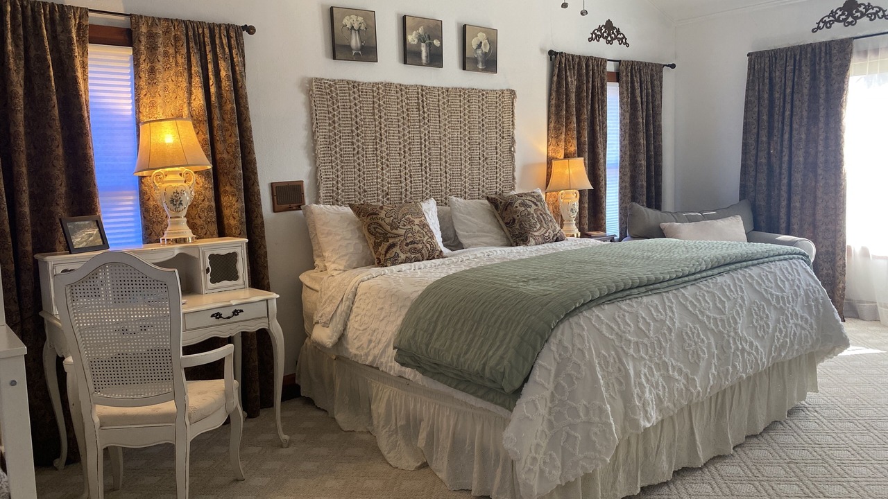 Photo of Bedroom in Glen Rose