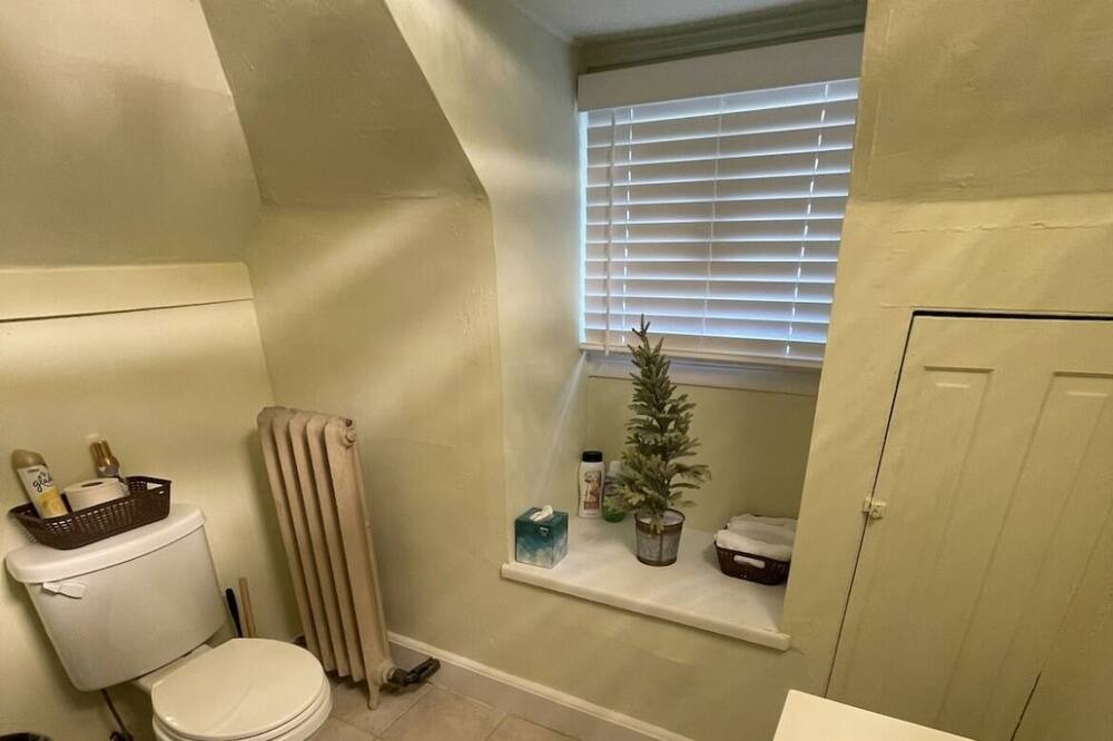 Photo of Bathroom in Audubon