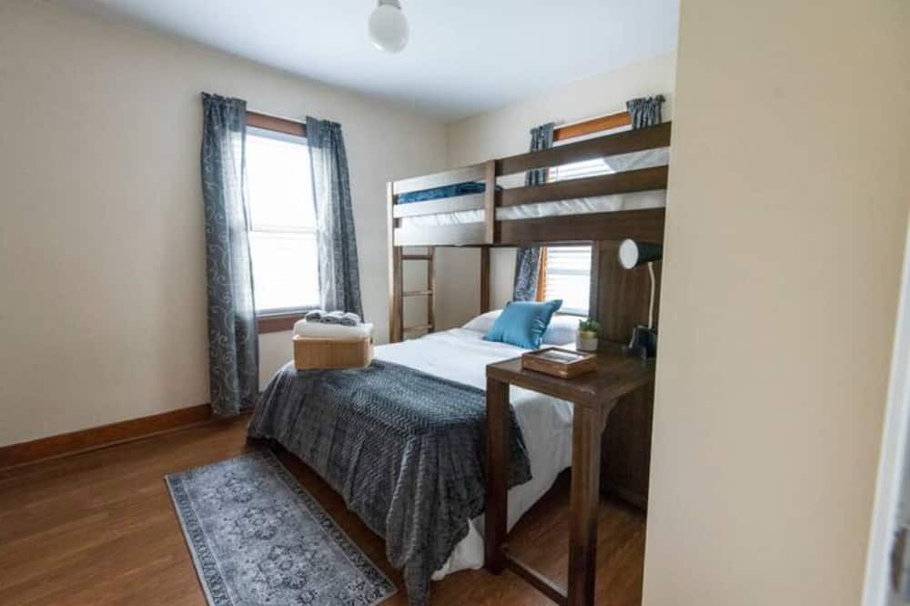 Photo of Bedroom in La Salle