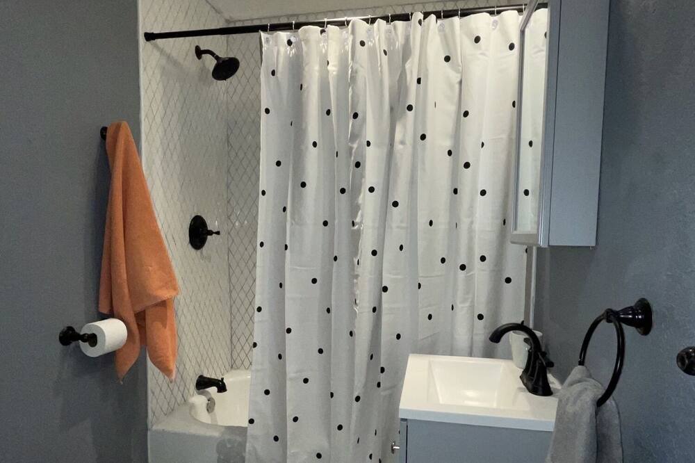 Photo of Bathroom in Ward Parkway