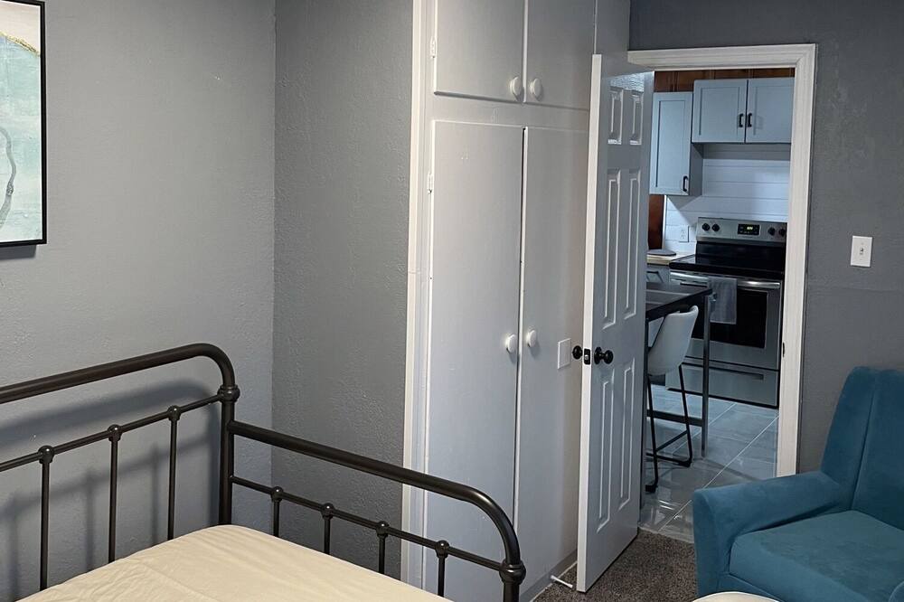 Photo of Bedroom in Ward Parkway