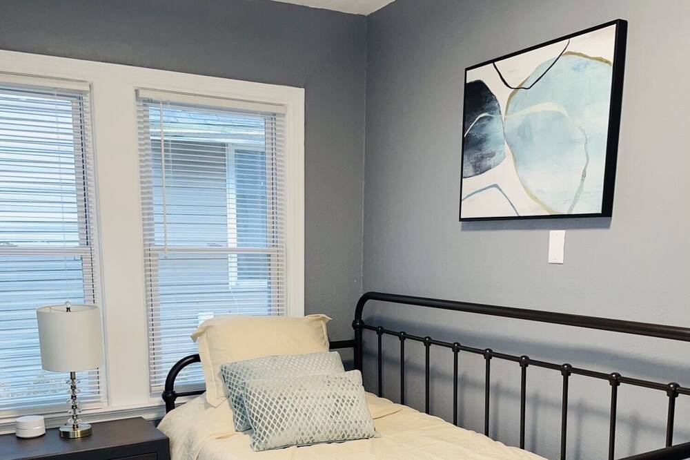 Photo of Bedroom in Ward Parkway