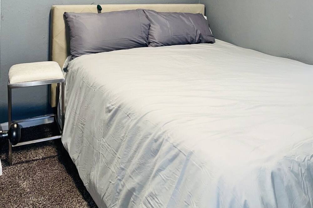 Photo of Bedroom in Ward Parkway