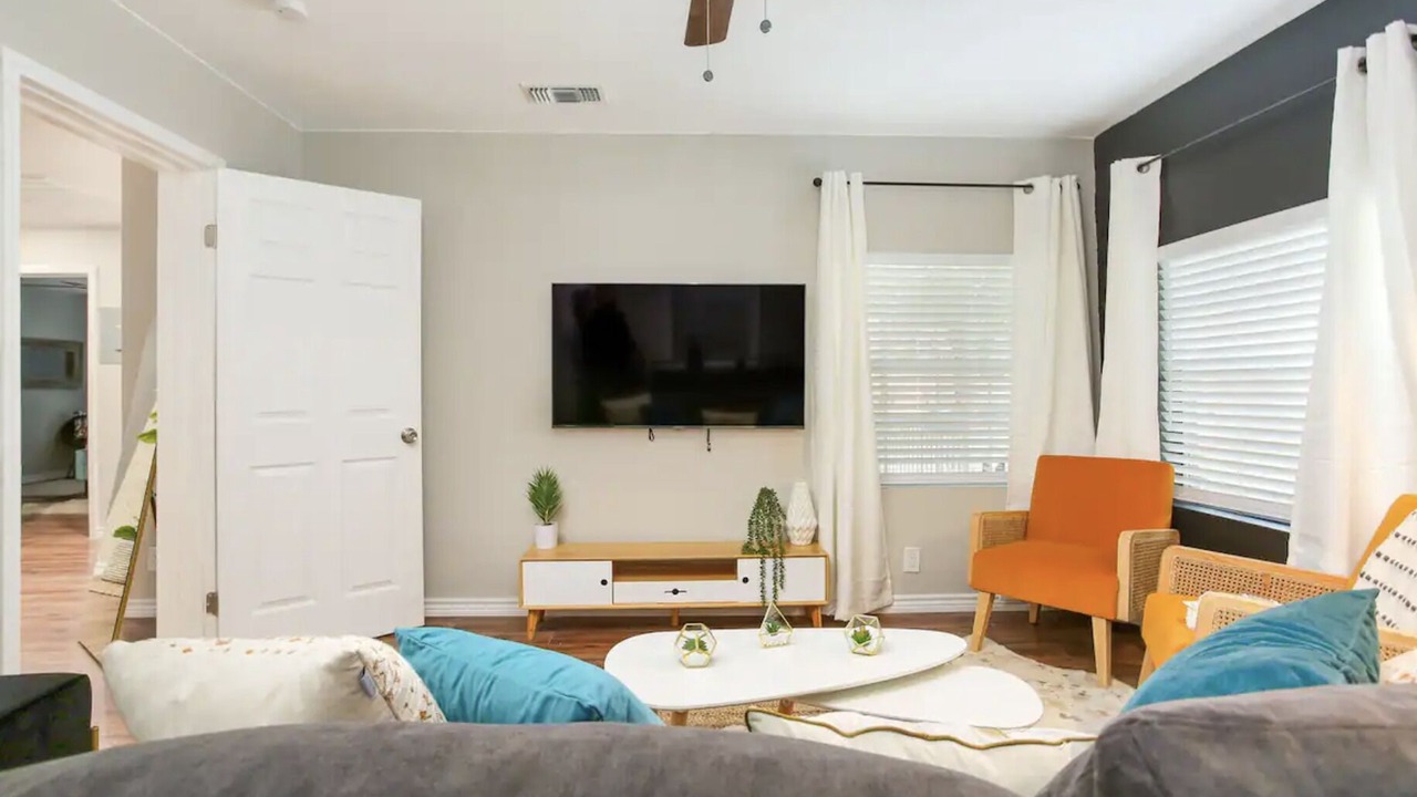 Photo of Livingroom in Midtown