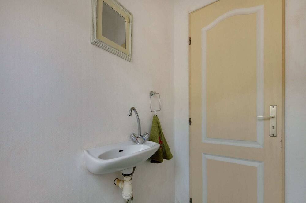 Photo of Bathroom in Raizeux
