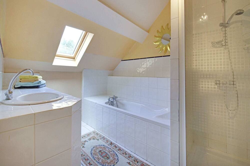 Photo of Bathroom in Raizeux