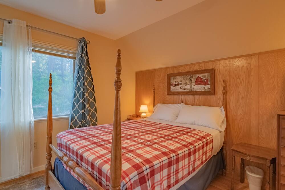 Photo of Bedroom in Patton