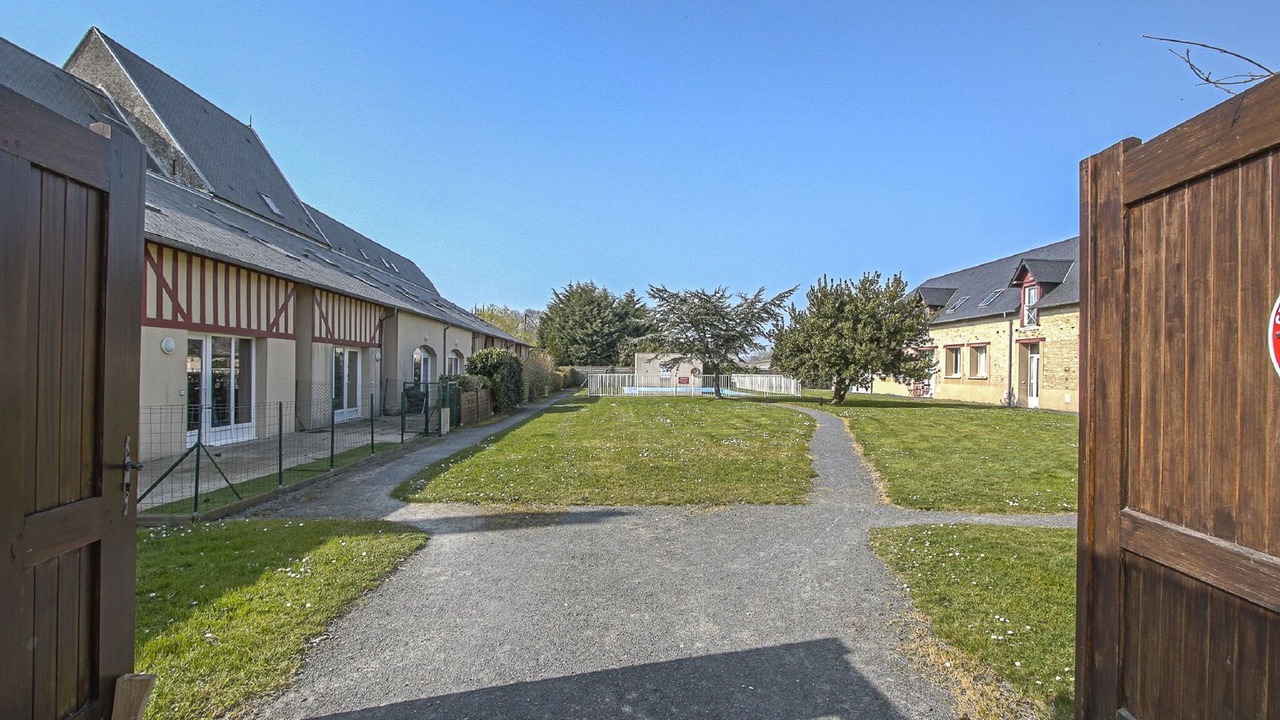 Photo of Outdoor in Commes