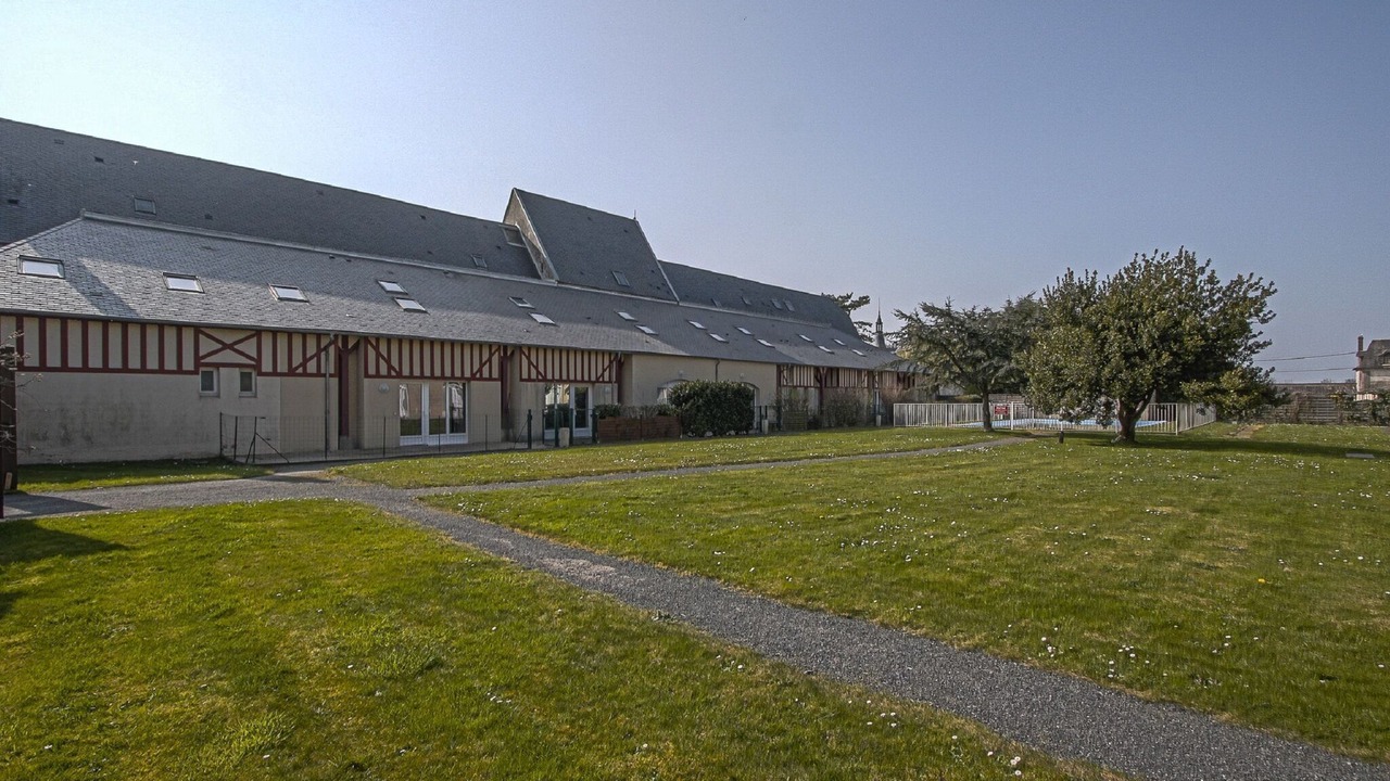 Photo of Outdoor in Commes