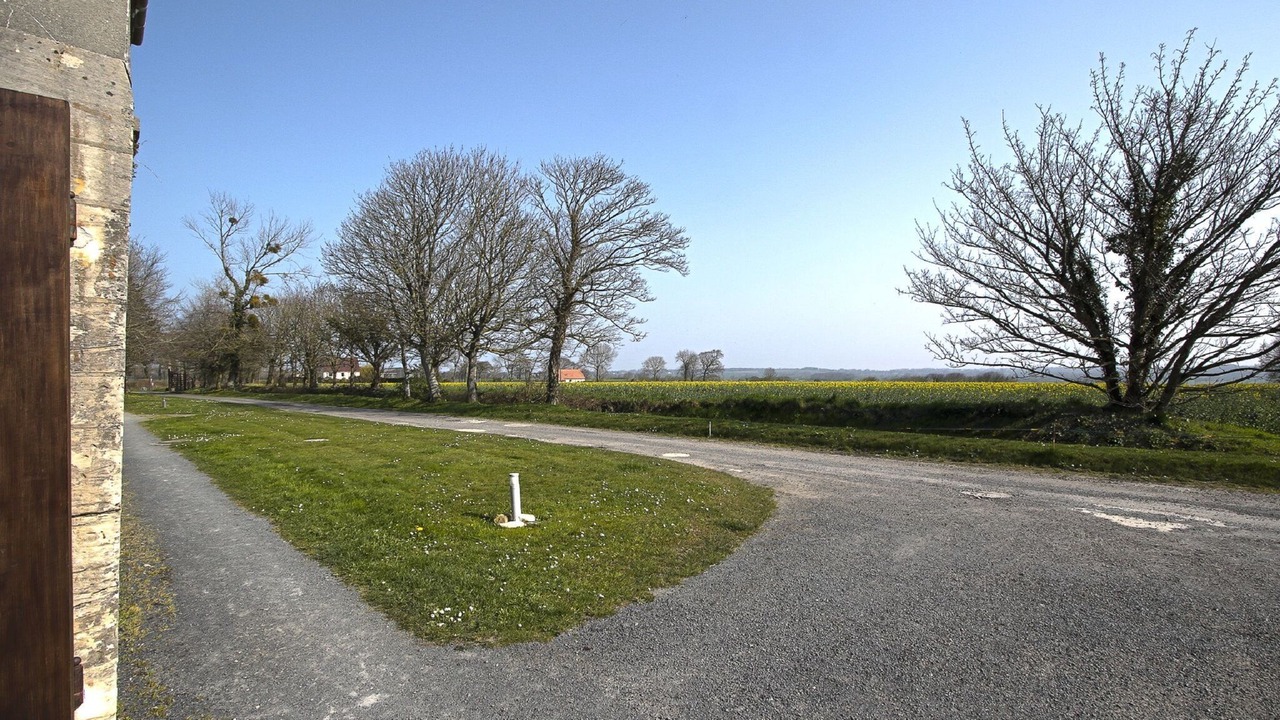 Photo of Outdoor in Commes
