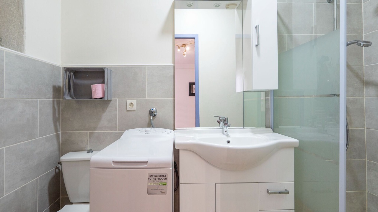 Photo of Bathroom in Saint Alban Auriolles