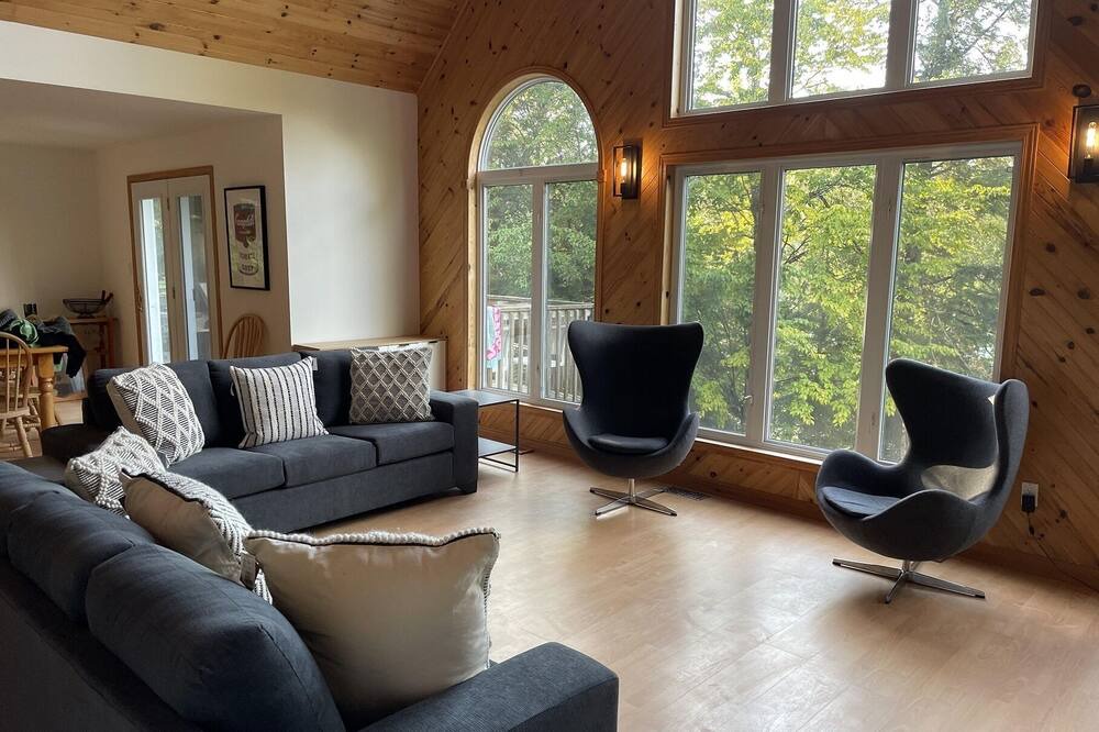 Photo of Livingroom in Dysart et al