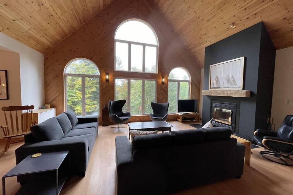 Photo of Livingroom in Dysart et al