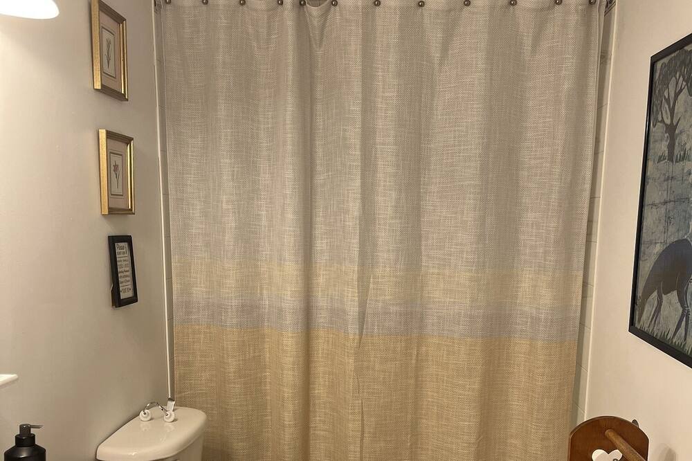 Photo of Bathroom in Dysart et al