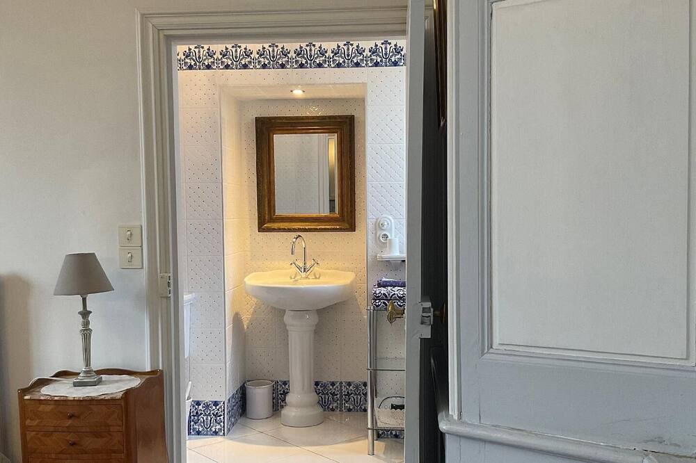 Photo of Bathroom in Equilly