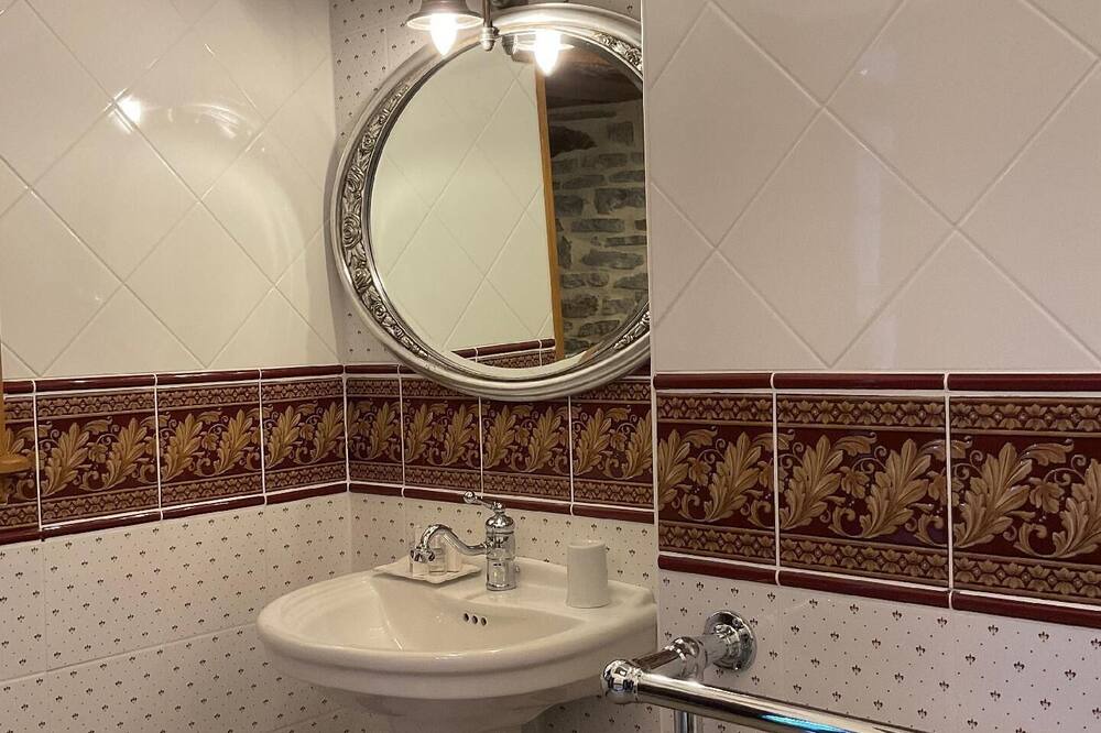Photo of Bathroom in Equilly