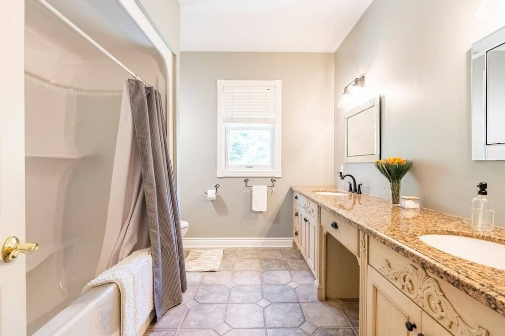 Photo of Bathroom in Utterson