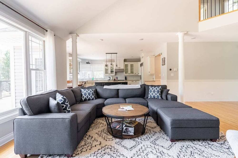 Photo of Livingroom in Utterson