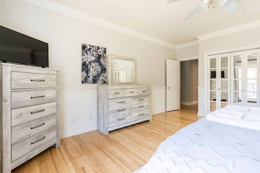 Photo of Bedroom in Utterson