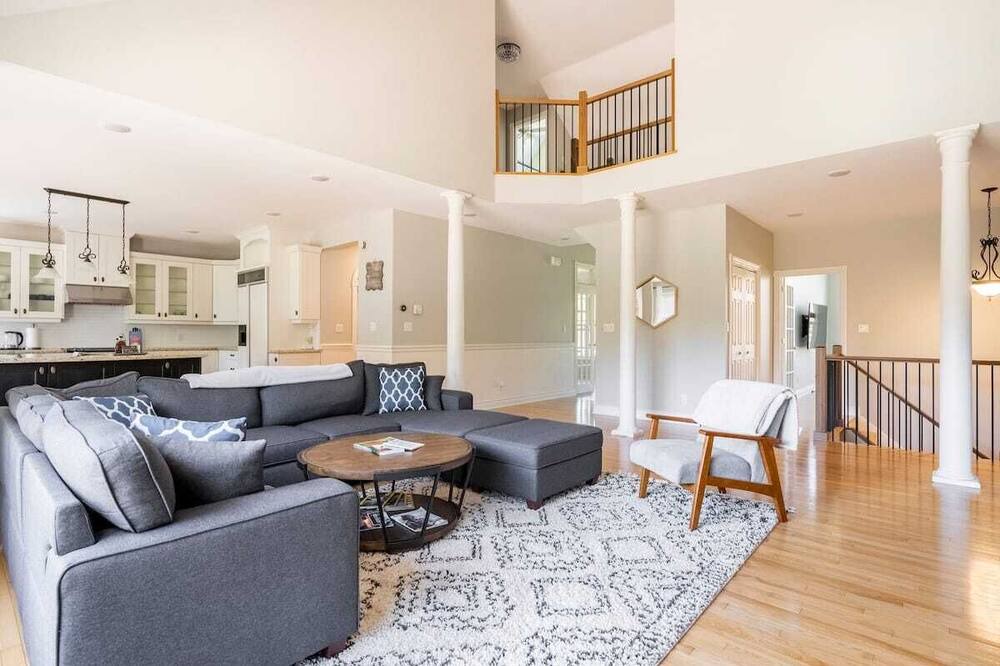 Photo of Livingroom in Utterson