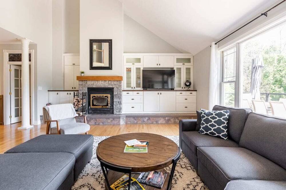 Photo of Livingroom in Utterson
